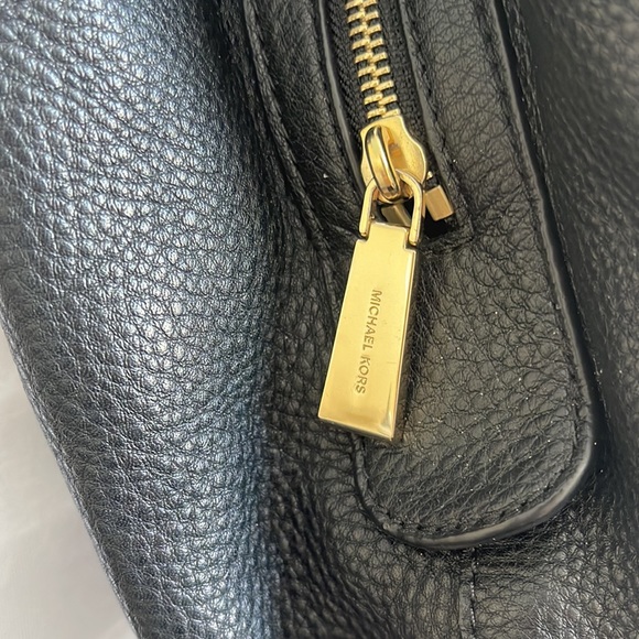 MICHAEL KORS Fulton Large Pebbled Leather Shoulder Bag - Picture 9 of 16